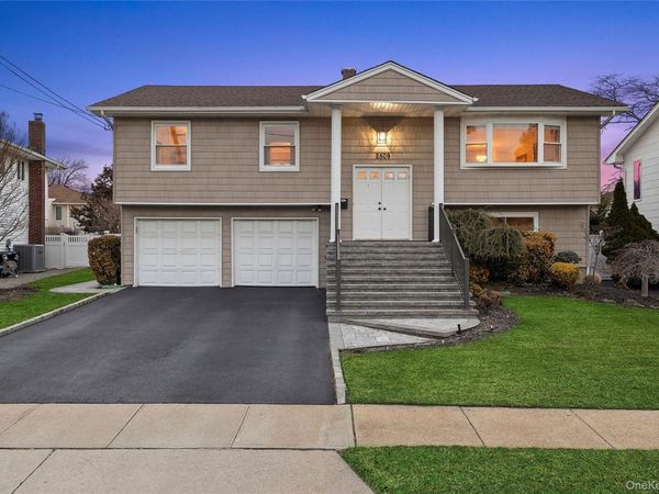 2509 Riviera Lane , Bellmore, NY 11710