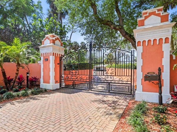 1600 PARK STREET N, ST PETERSBURG, FL 33710