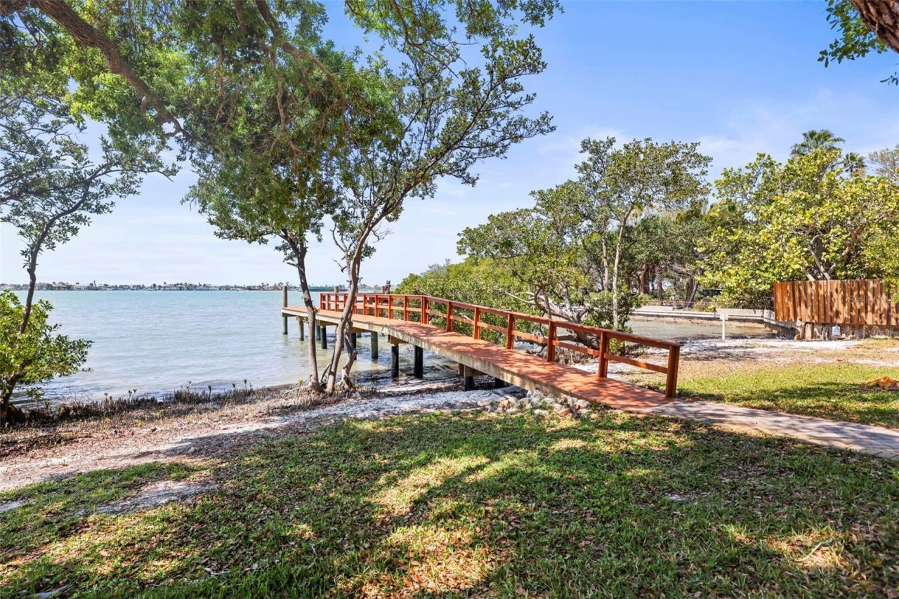 1600 Park Street N, Saint Petersburg, FL 33710 Photo