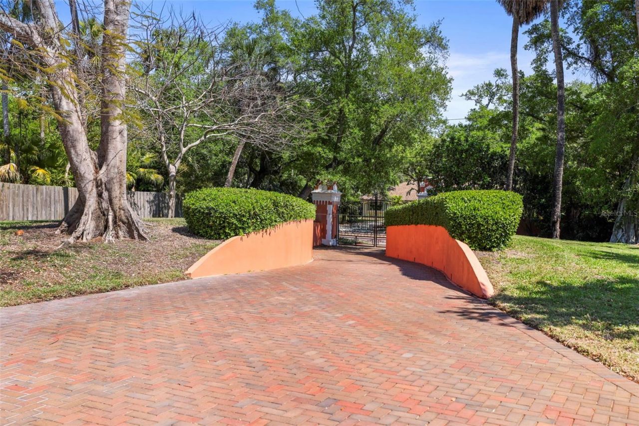 1600 Park Street N, Saint Petersburg, FL 33710 Photo