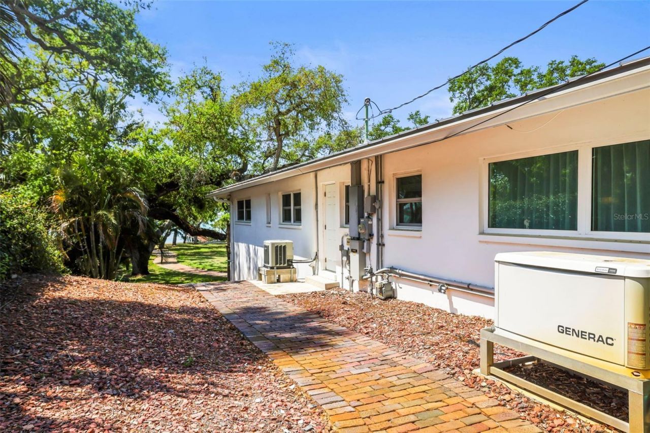 1600 Park Street N, Saint Petersburg, FL 33710 Photo