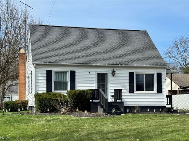 1905 Monticello Avenue NW, Warren, OH 44485 Photo 2