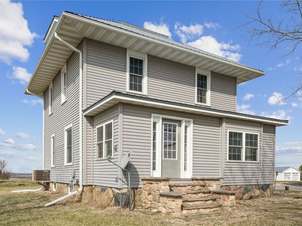 4145 Grubbs Creek Rd., Center Point, IA 52213