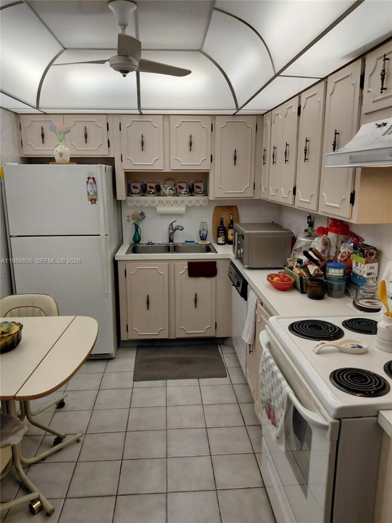 3113 S Ocean Dr , Unit 504, Hallandale Beach, FL 33009 Photo