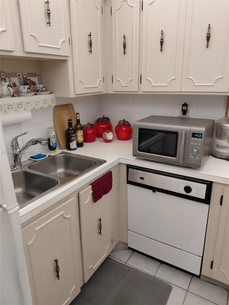 3113 S Ocean Dr , Unit 504, Hallandale Beach, FL 33009 Photo