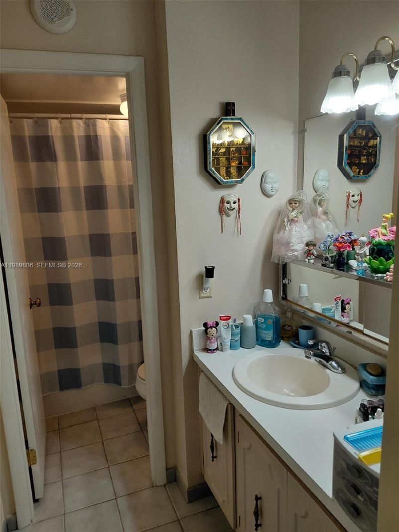 3113 S Ocean Dr , Unit 504, Hallandale Beach, FL 33009 Photo