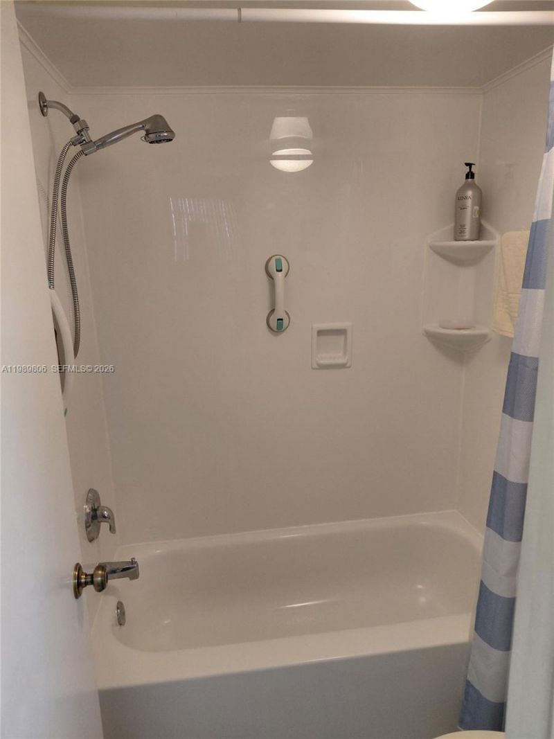 3113 S Ocean Dr , Unit 504, Hallandale Beach, FL 33009 Photo