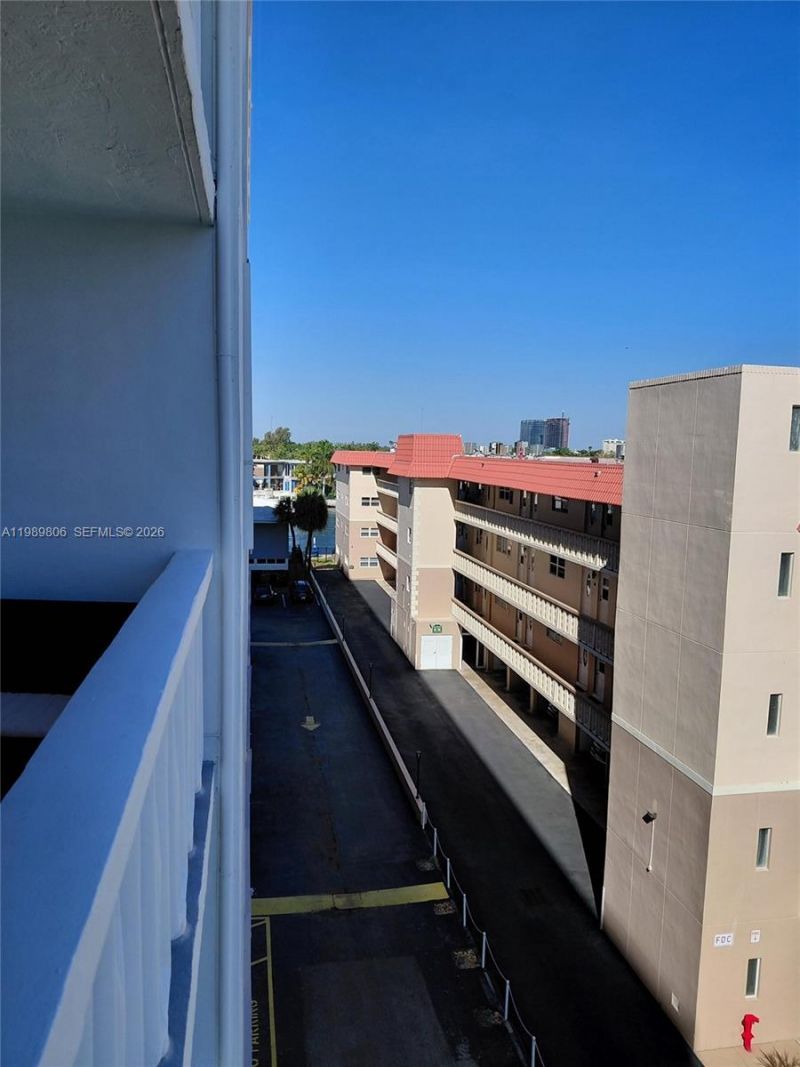 3113 S Ocean Dr , Unit 504, Hallandale Beach, FL 33009 Photo