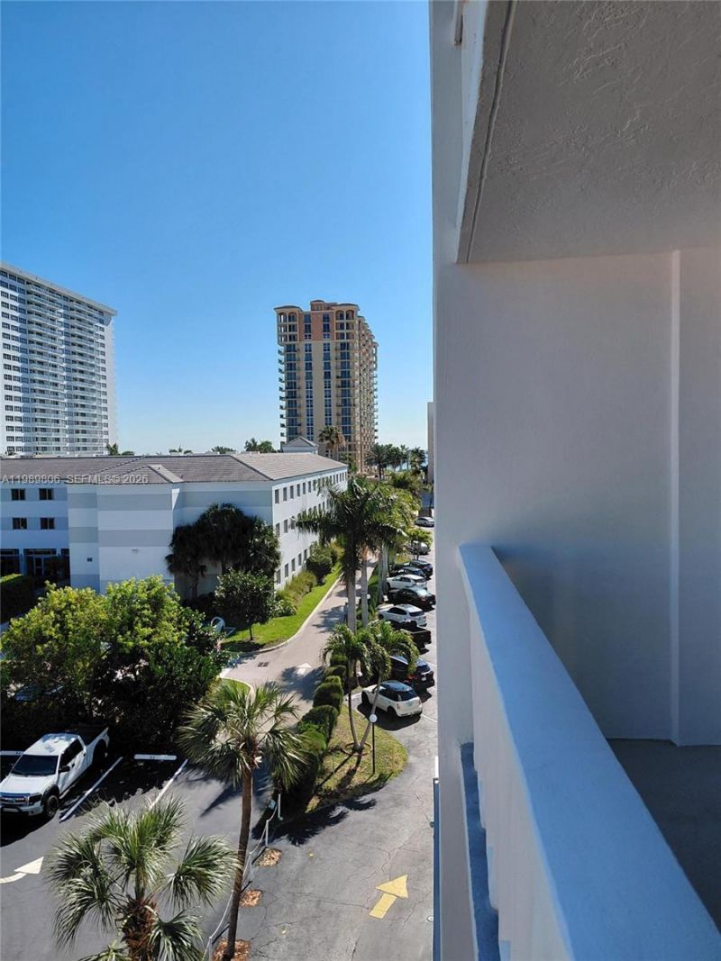 3113 S Ocean Dr , Unit 504, Hallandale Beach, FL 33009 Photo