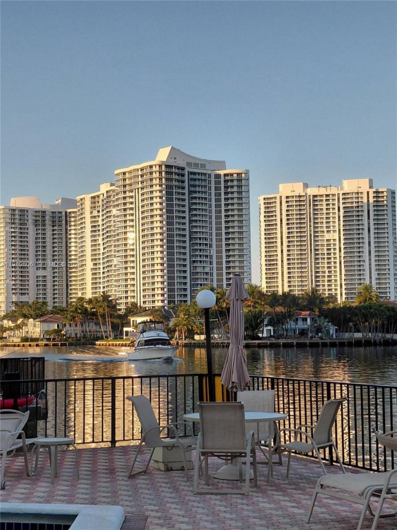 3113 S Ocean Dr , Unit 504, Hallandale Beach, FL 33009 Photo