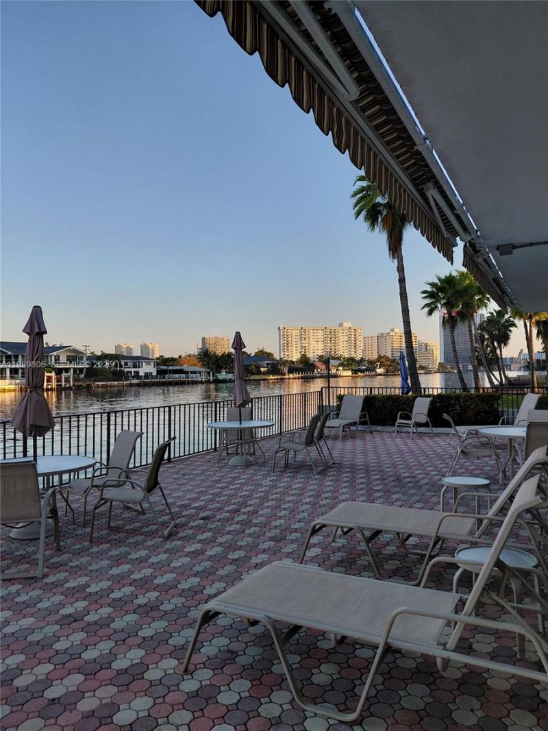 3113 S Ocean Dr , Unit 504, Hallandale Beach, FL 33009 Photo