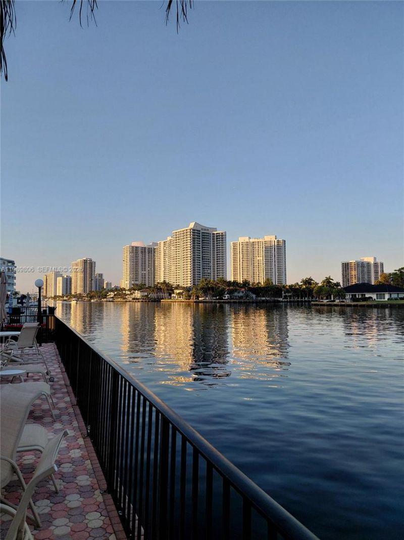 3113 S Ocean Dr , Unit 504, Hallandale Beach, FL 33009 Photo