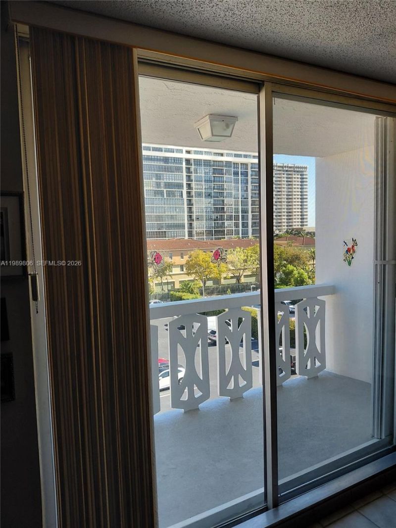 3113 S Ocean Dr , Unit 504, Hallandale Beach, FL 33009 Photo