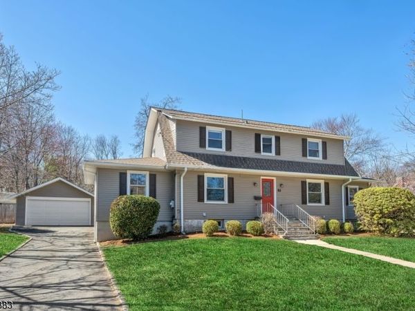 93 Carlton Ave, Hohokus, NJ 07423