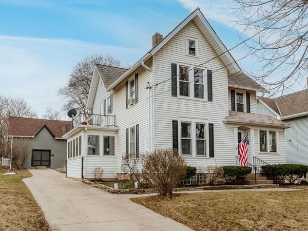 517 McCall St, Waukesha, WI 53186