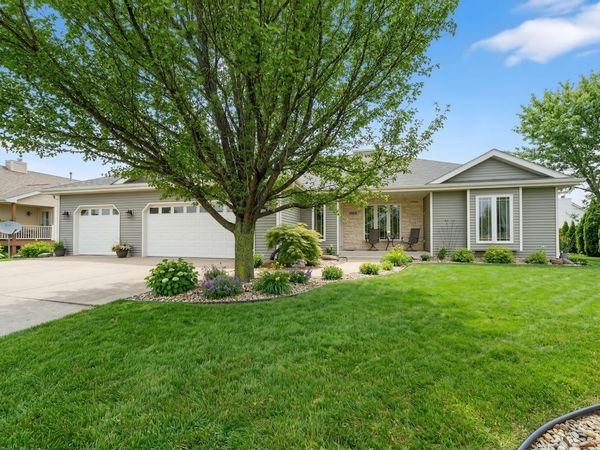 8910 S River Edge Dr, Oak Creek, WI 53154