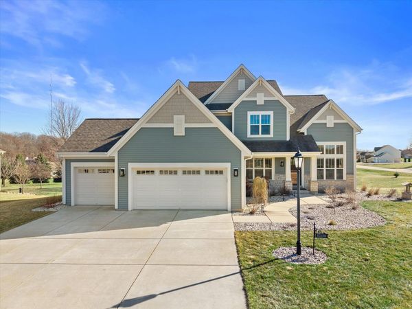 W222S3988 Timm Dr, Waukesha, WI 53189