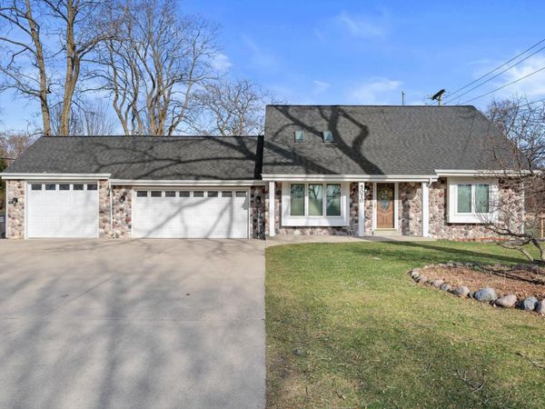 5070 S 69th St, Greenfield, WI 53220