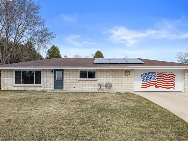 206 Fredonia Ave, Fredonia, WI 53021