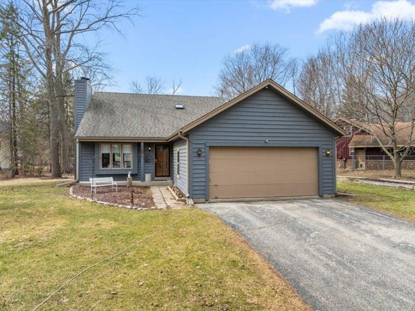 809 Amy Belle Lake Rd, Richfield, WI 53033