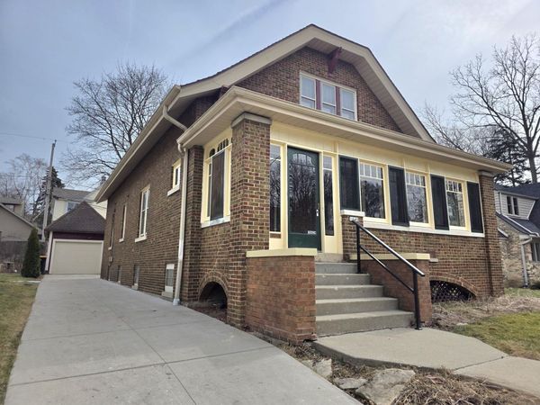 1640 N 69th St, Wauwatosa, WI 53213