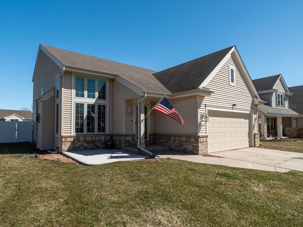 3533 Rivers Crossing Dr, Waukesha, WI 53189