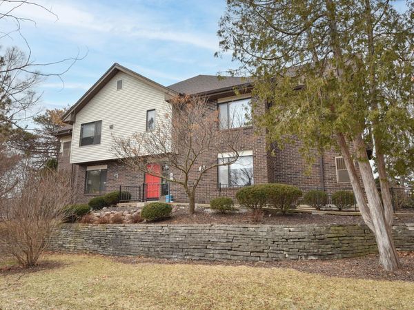 399 N Main St, Unit I, Thiensville, WI 53092