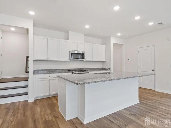 735 Station Road , Dunellen, NJ 08812