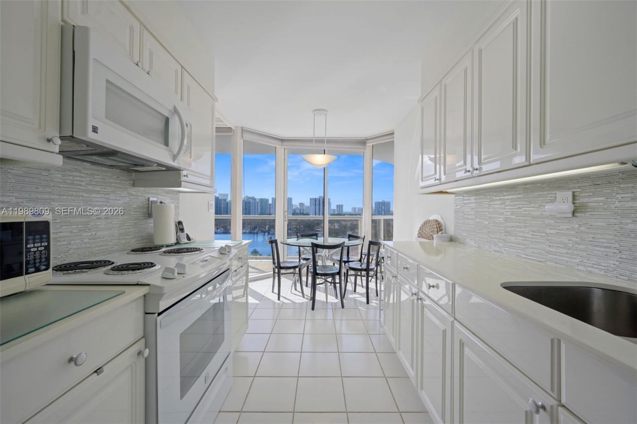 3598 Yacht Club Dr , Unit 1204, Aventura, FL 33180 Photo