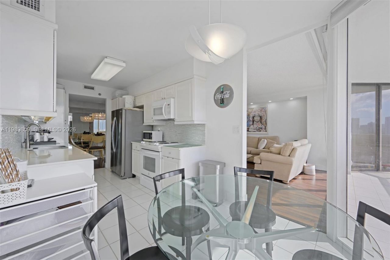 3598 Yacht Club Dr , Unit 1204, Aventura, FL 33180 Photo