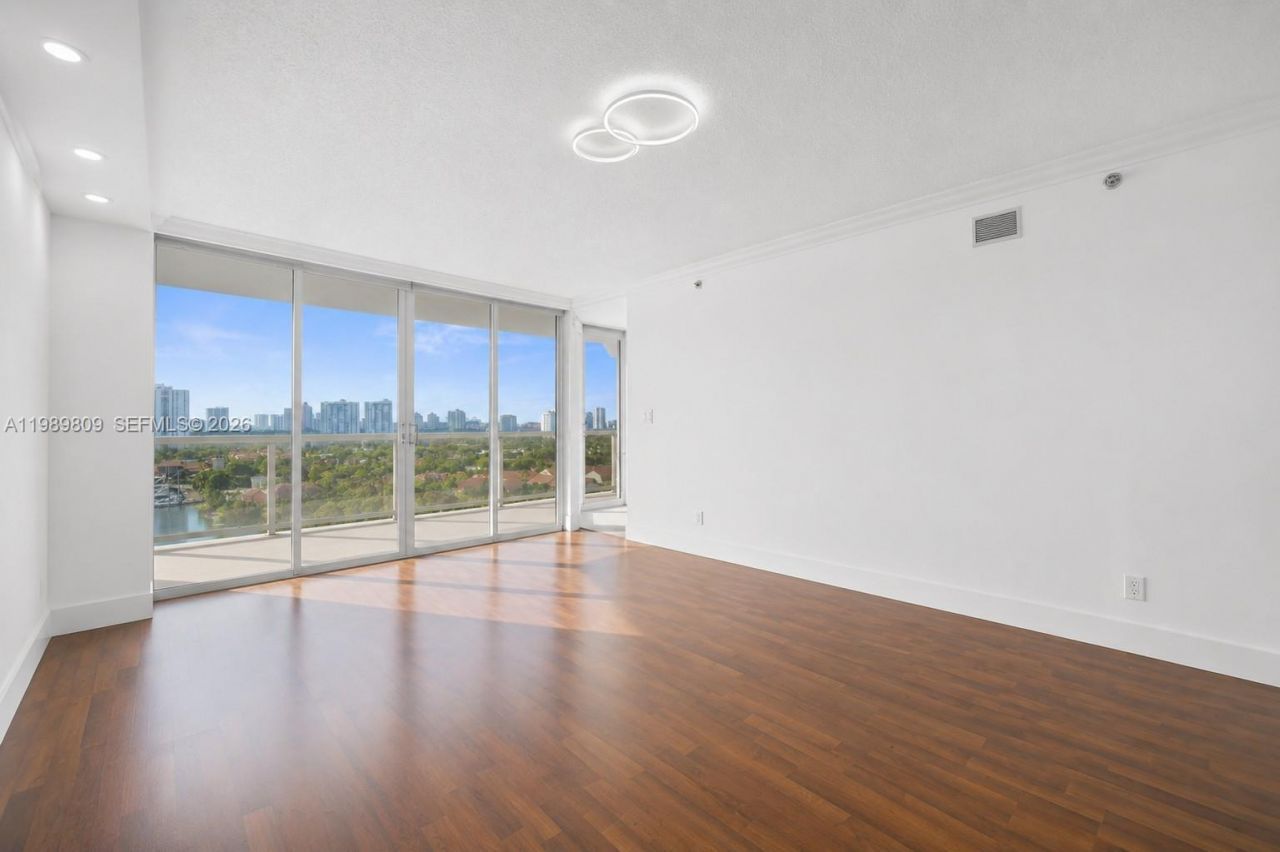 3598 Yacht Club Dr, Unit 1204, Aventura, FL 33180 Photo