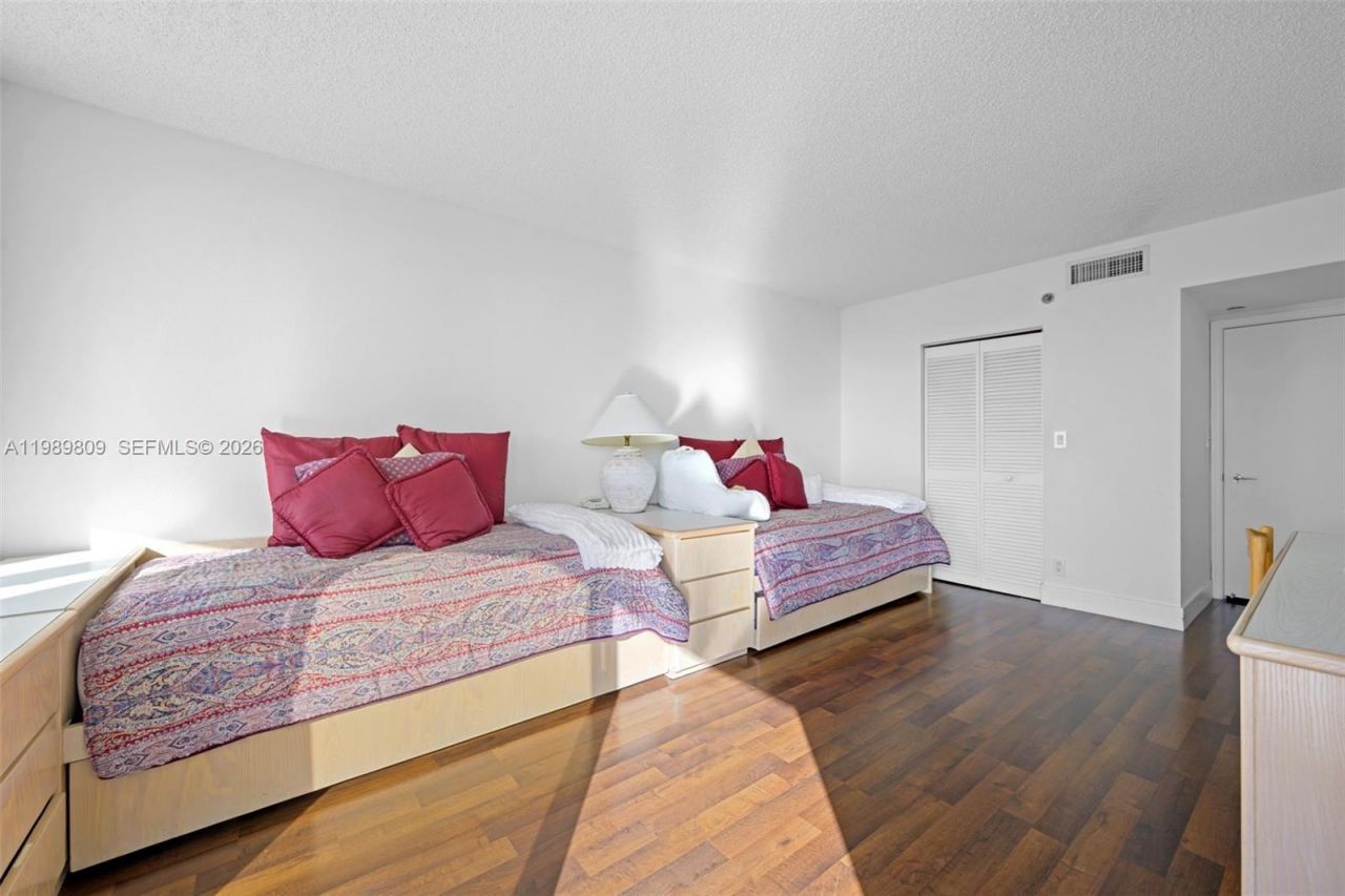 3598 Yacht Club Dr, Unit 1204, Aventura, FL 33180 Photo