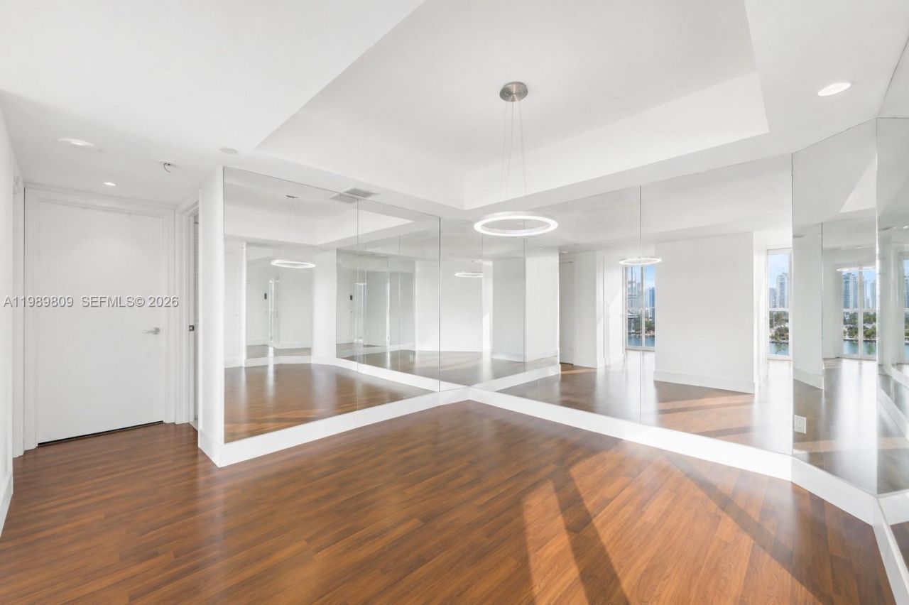 3598 Yacht Club Dr, Unit 1204, Aventura, FL 33180 Photo