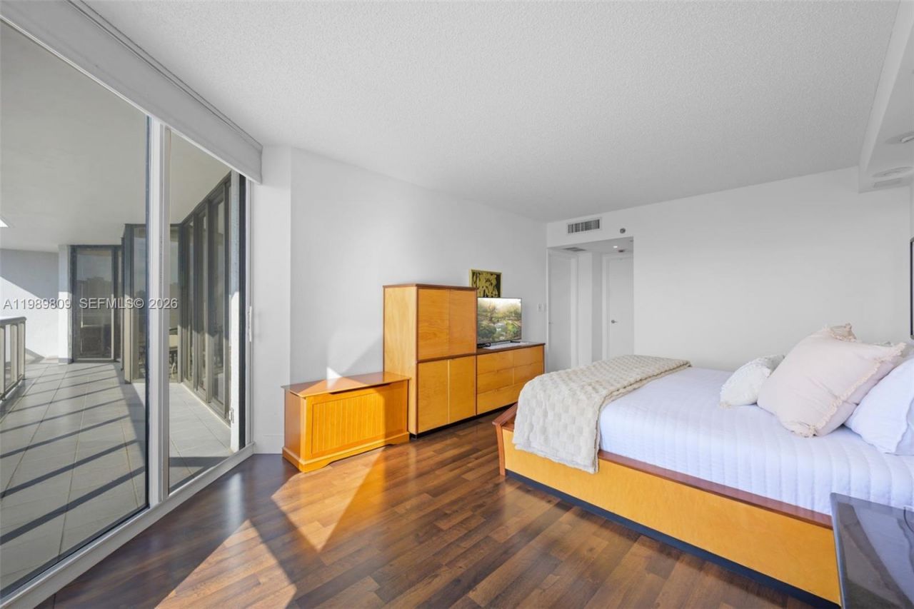 3598 Yacht Club Dr , Unit 1204, Aventura, FL 33180 Photo