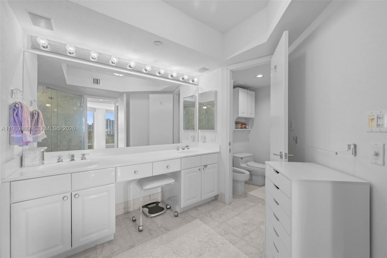 3598 Yacht Club Dr , Unit 1204, Aventura, FL 33180 Photo