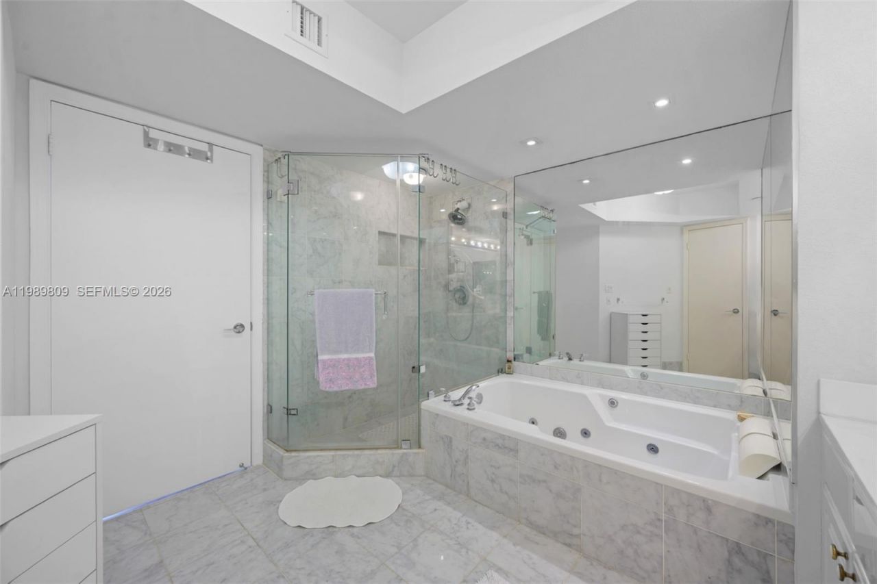 3598 Yacht Club Dr, Unit 1204, Aventura, FL 33180 Photo