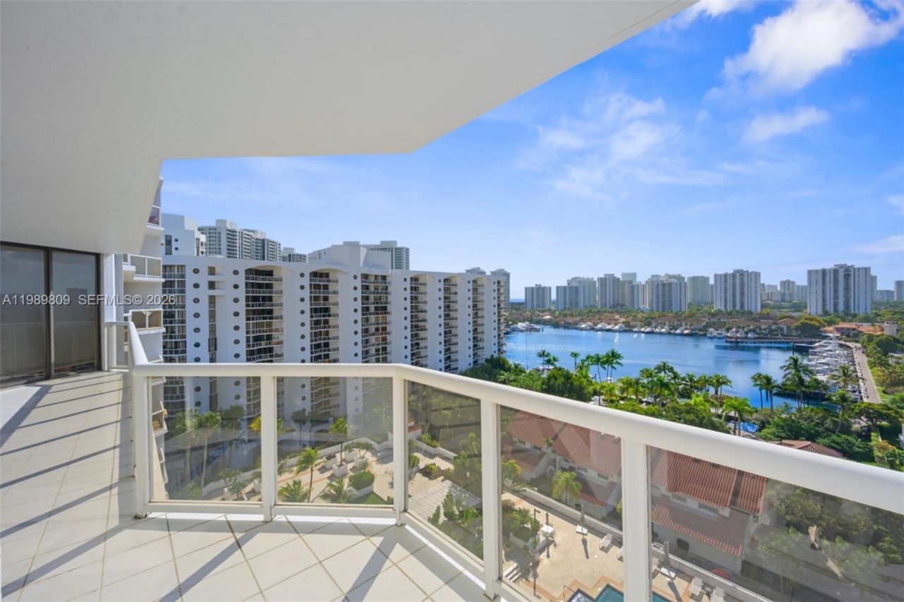 3598 Yacht Club Dr, Unit 1204, Aventura, FL 33180 Photo