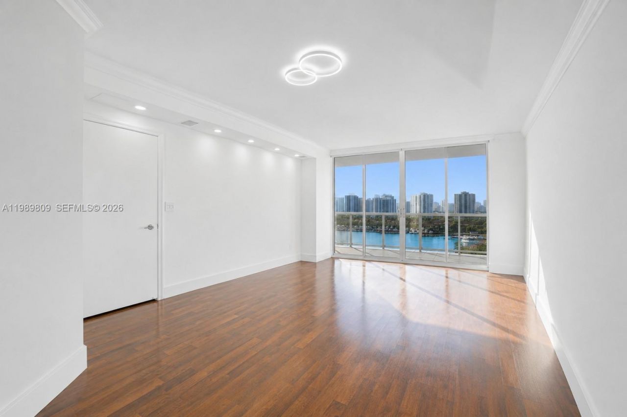 3598 Yacht Club Dr, Unit 1204, Aventura, FL 33180 Photo