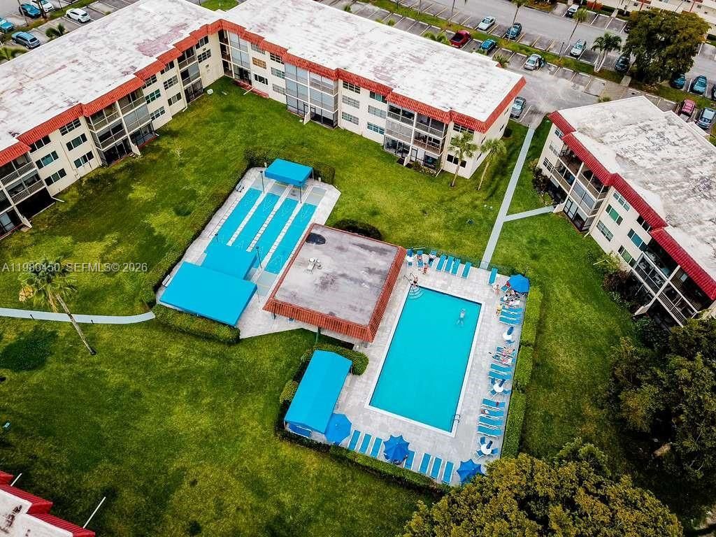 9200 N Hollybrook Lake Dr , Unit 303, Pembroke Pines, FL 33025 Photo