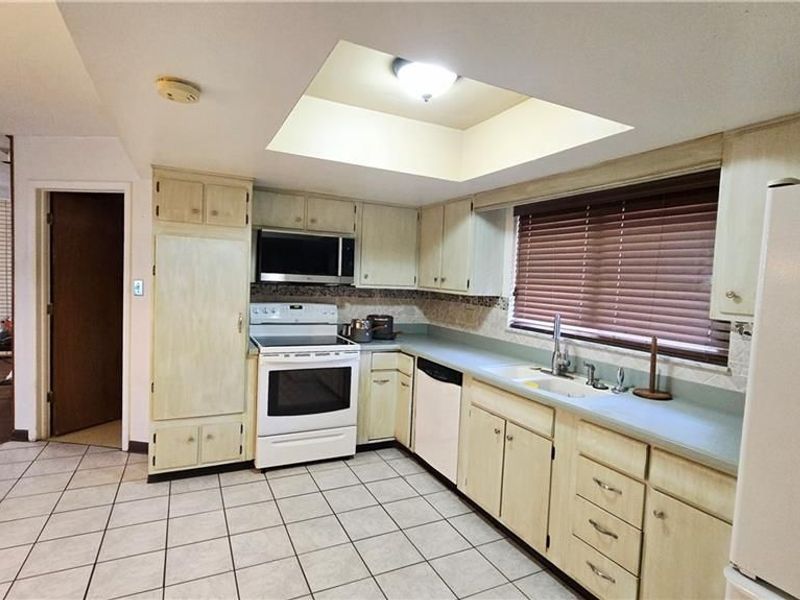 3306 Burgoyne Drive, Dayton, OH 45405 Photo 10