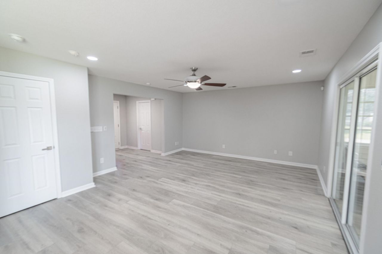 1201 Eagle Creek Dr.  Photo 4