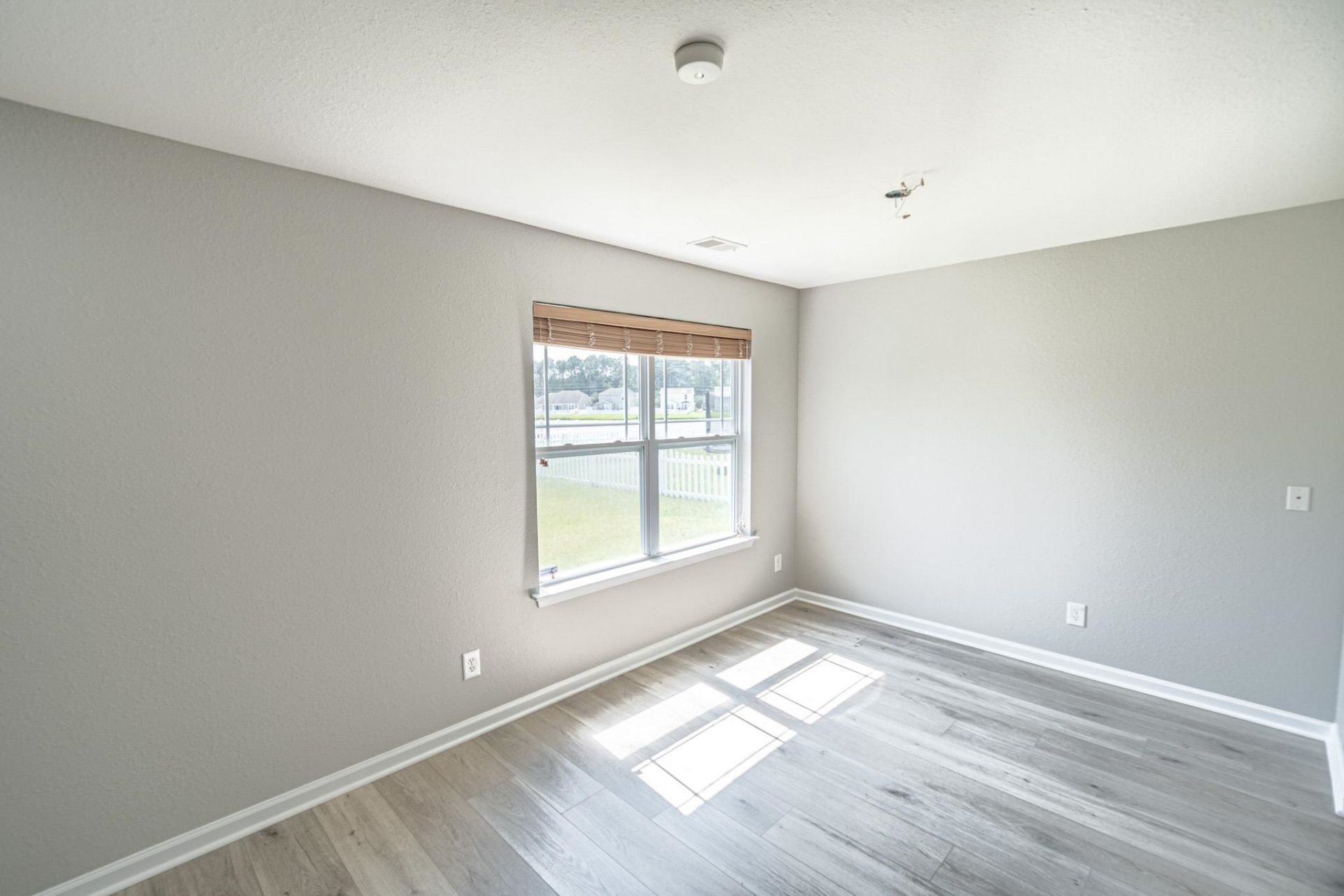1201 Eagle Creek Dr. Photo 7