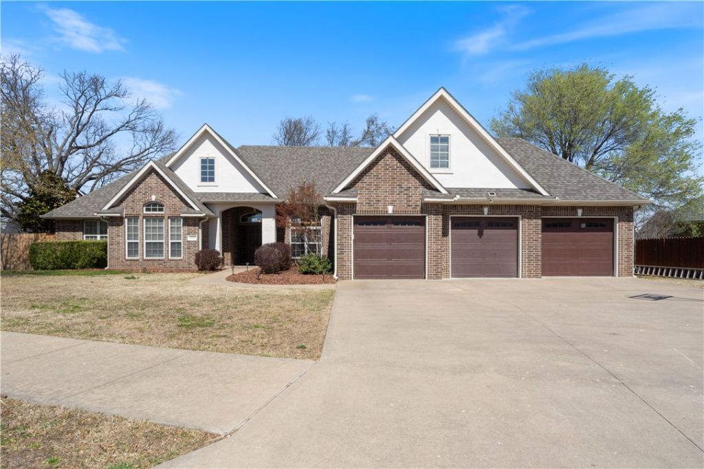 1110 NE Buckingham Boulevard, Bentonville, AR 72712 Main Photo