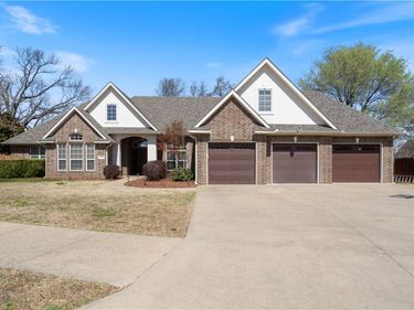 1110 NE Buckingham Boulevard, Bentonville, AR 72712