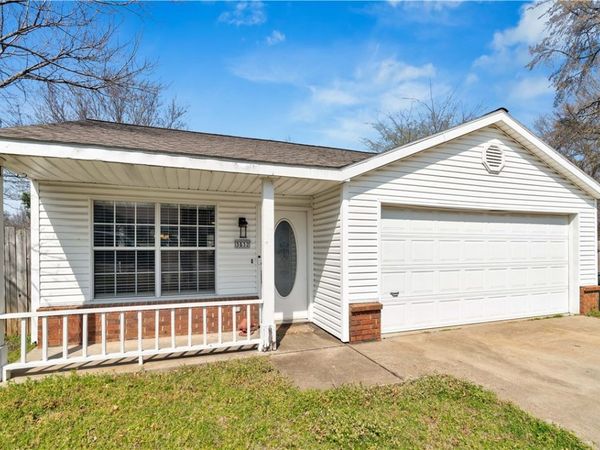 3032 W Essex Drive, Fayetteville, AR 72704