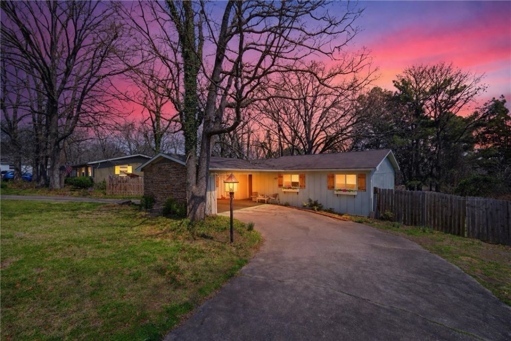 2018 N Austin Drive, Fayetteville, AR 72703 Main Photo