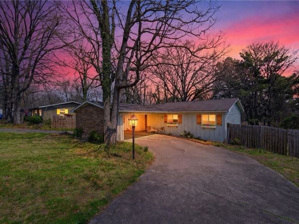 2018 N Austin Drive, Fayetteville, AR 72703