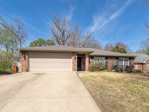 604 E Ash, Fayetteville, AR 72703