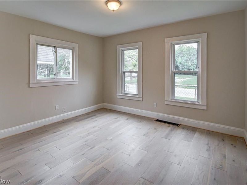 7619 Lawn Avenue, Cleveland, OH 44102 Photo 12