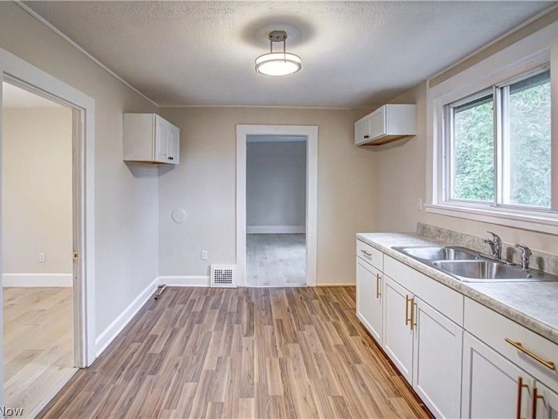 7619 Lawn Avenue, Cleveland, OH 44102 Photo 17